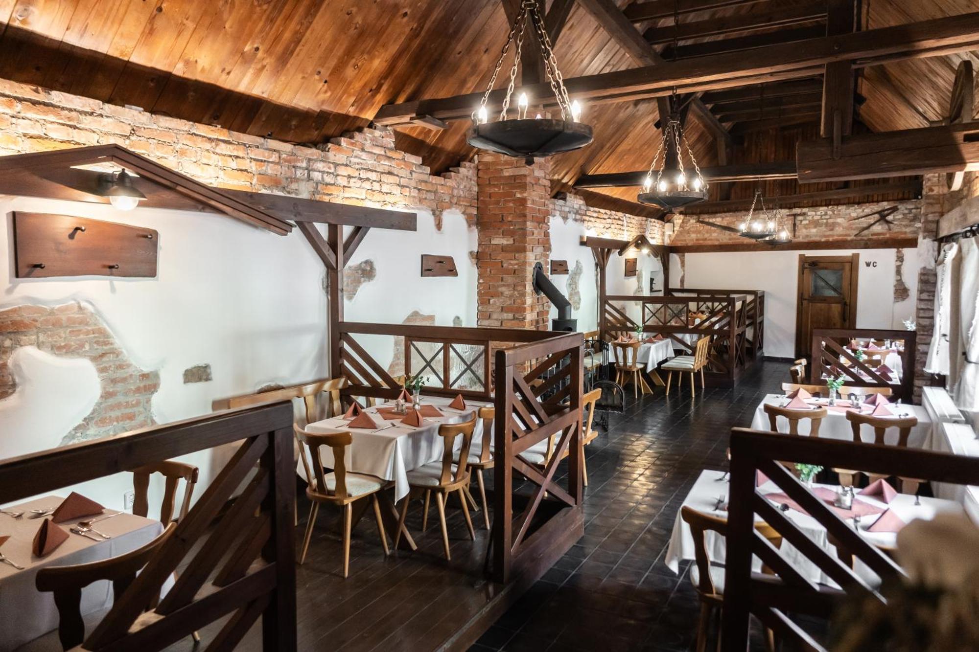 Hotel Sladovna Черна-Гора Екстер'єр фото